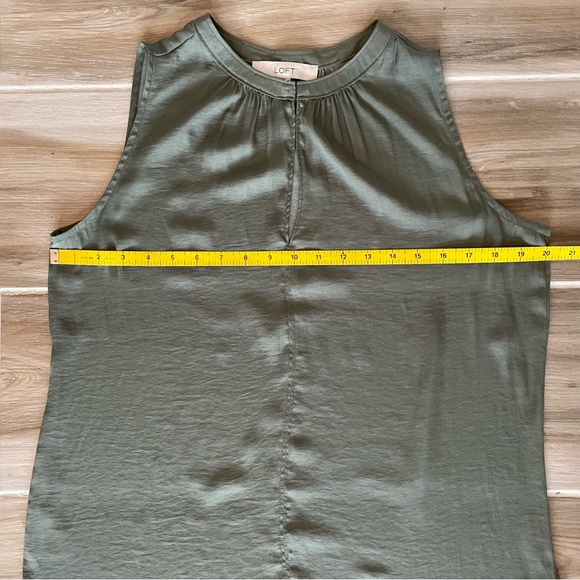 LOFT | Sage Green Sleeveless Keyhole Blouse | Small - Picture 5 of 6